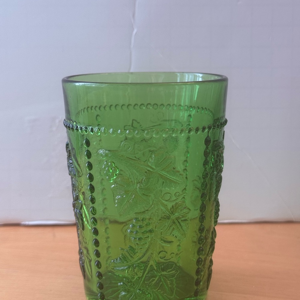 Vintage California Beaded Grape Pressed Green Glass Pitcher and 4 Glasses 8oz - Picture 7 of 11